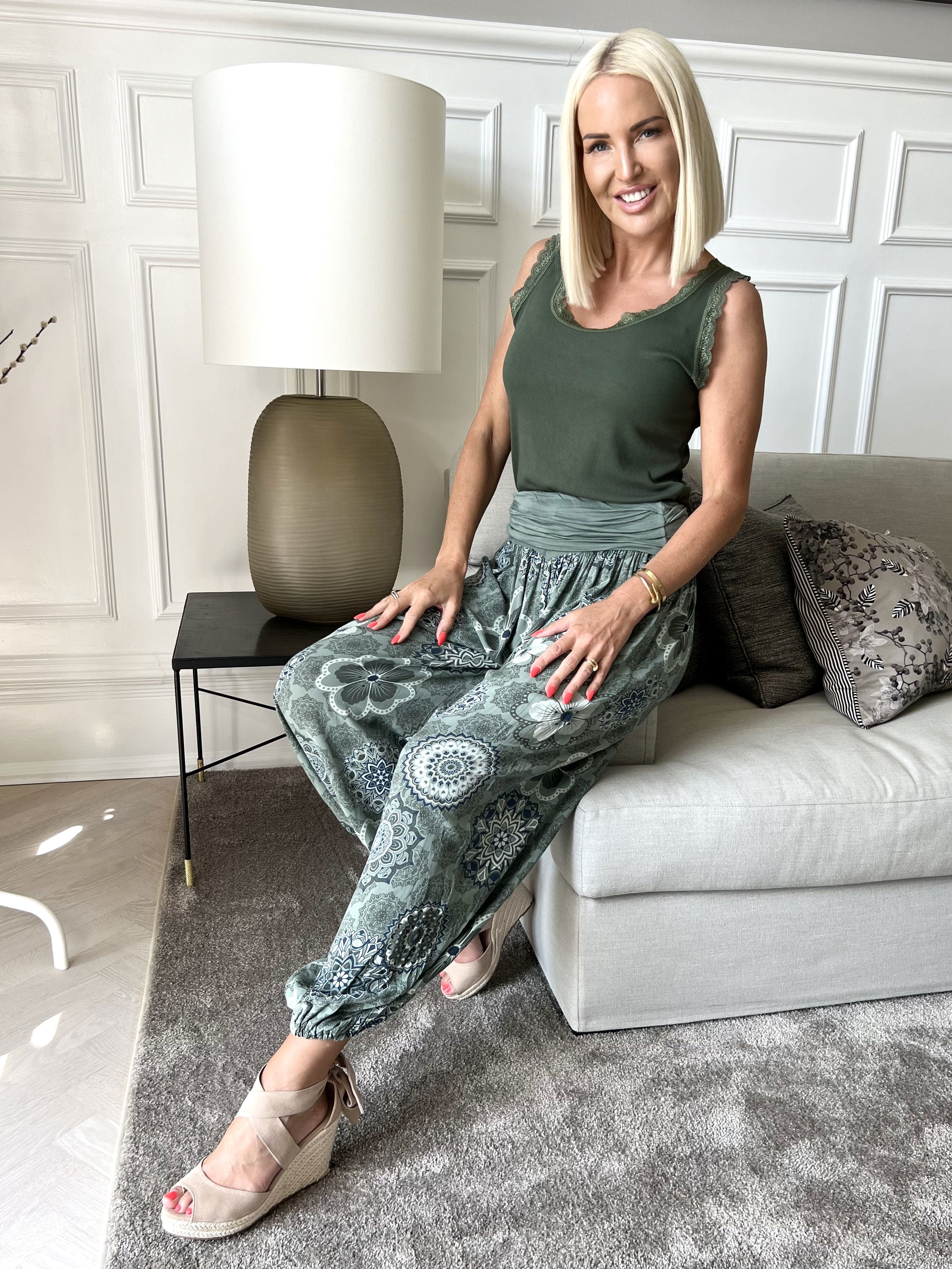 Vibe Pattern - Lette og løse bukser med elastikkant i livet